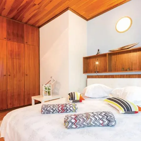 Croatia With Parking, Kitchen And Dining Area For Guests Gæstehus