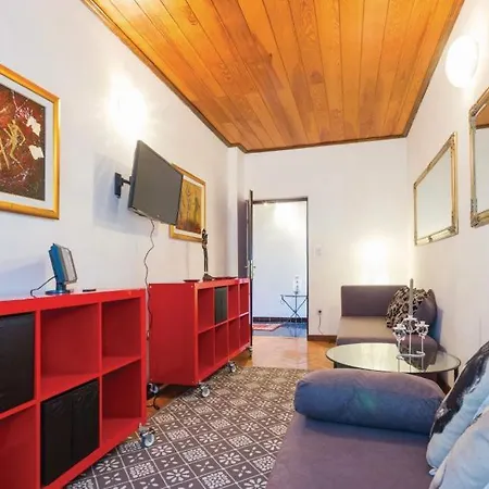 Gæstehus Croatia With Parking, Kitchen And Dining Area For Guests