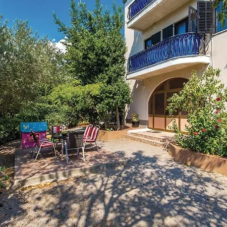 Croatia With Parking, Kitchen And Dining Area For Guests Gæstehus *