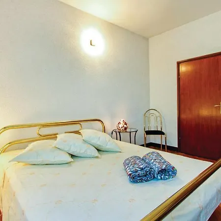 Croatia With Parking, Kitchen And Dining Area For Guests * Fiume