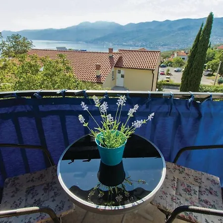 Croatia With Parking, Kitchen And Dining Area For Guests