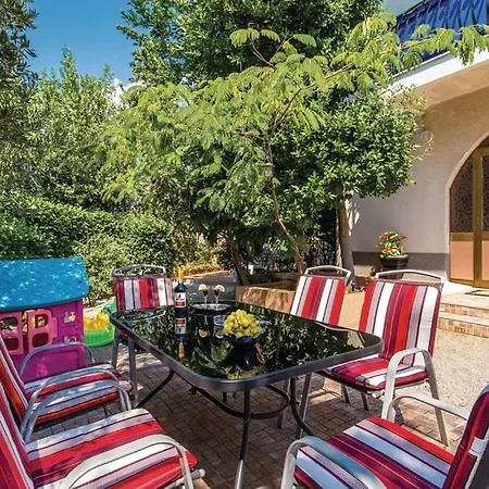 Gæstehus Croatia With Parking, Kitchen And Dining Area For Guests Rijeka