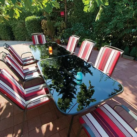 Gæstehus Croatia With Parking, Kitchen And Dining Area For Guests *