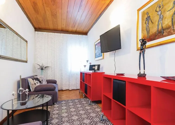 Croatia With Parking, Kitchen And Dining Area For Guests بيت ضيافة *