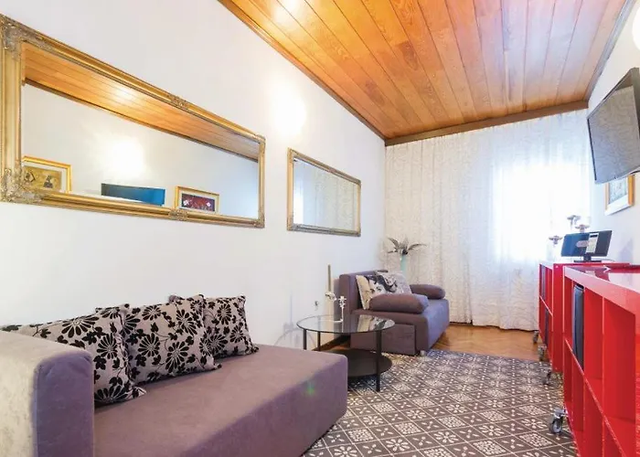 Croatia With Parking, Kitchen And Dining Area For Guests بيت ضيافة *