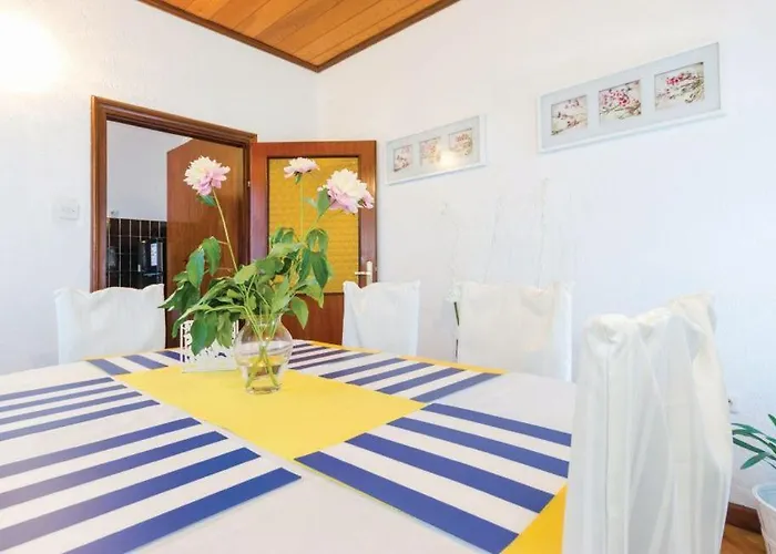 بيت ضيافة Croatia With Parking, Kitchen And Dining Area For Guests