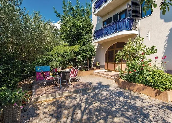 Croatia With Parking, Kitchen And Dining Area For Guests بيت ضيافة *