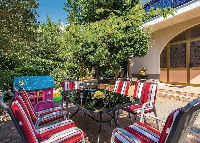 بيت ضيافة Croatia With Parking, Kitchen And Dining Area For Guests غييكا