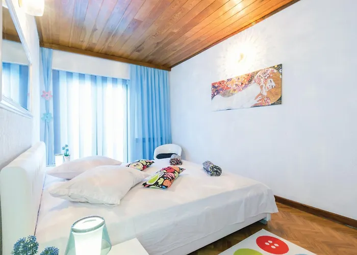 Croatia With Parking, Kitchen And Dining Area For Guests * غييكا