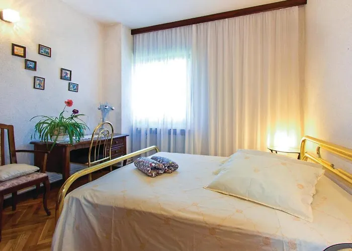 Croatia With Parking, Kitchen And Dining Area For Guests Maison d'hôtes *