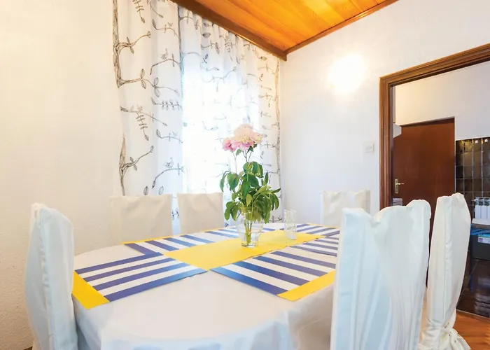 Croatia With Parking, Kitchen And Dining Area For Guests Maison d'hôtes Rijeka