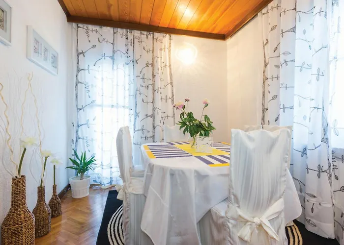 Croatia With Parking, Kitchen And Dining Area For Guests Maison d'hôtes *